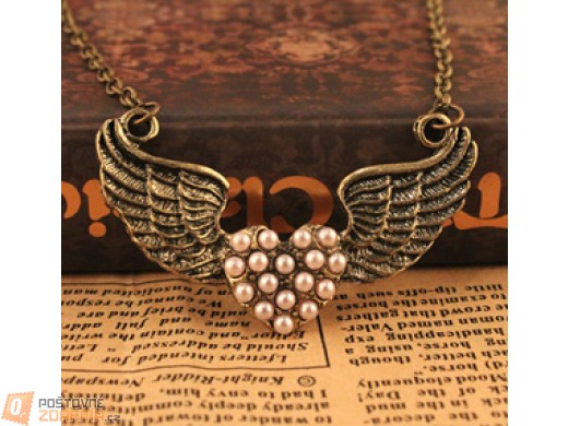 Vintage náhrdelník s motivem okřídleného srdce zdobený perličkami