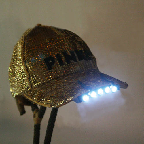 LED světlo na čepici