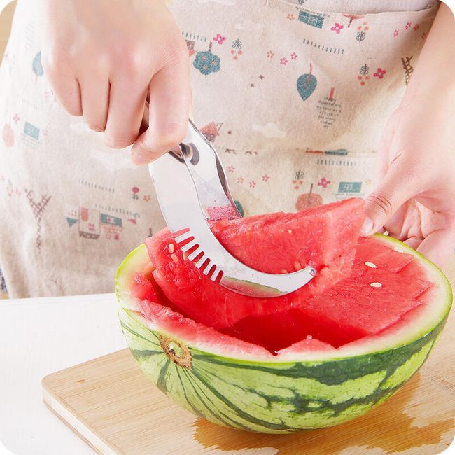 Nerezový krájač na ľahké porciovanie melónu 1