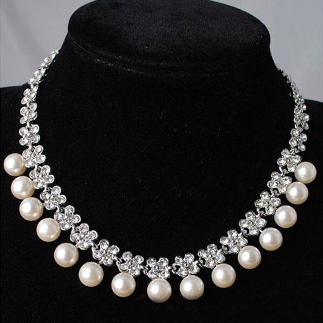 Perlový náhrdelník s kamínky z broušeného skla 1