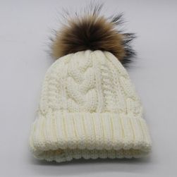 Дамска зимна шапка с помпон