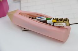 Силиконов моливник във формата на пастел