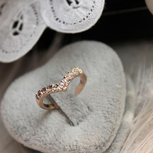 Prsten u obliku srca sa kamenčićima 1