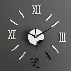 Stenska ura z rimskimi številkami