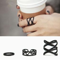 Комплект от три стилни пръстена в черно