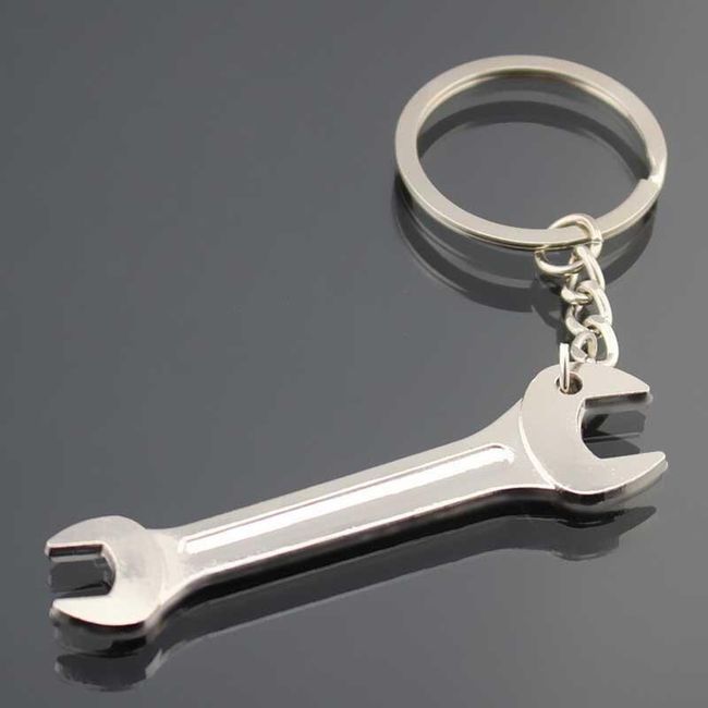 Klíčenka s klíčem ve stříbrné barvě 1