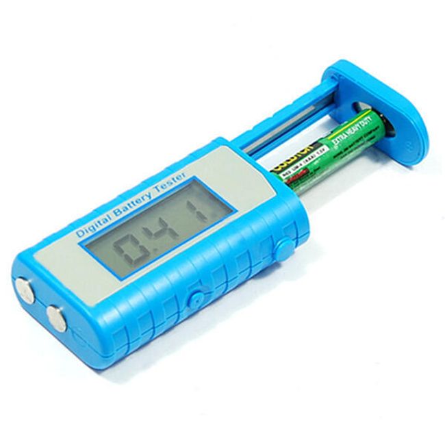 Digitální tester baterií v modré barvě 1