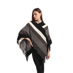 Poncho cu franjuri pentru femei - diverse variante