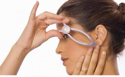 Nástroj pro epilaci chloupků na obličeji