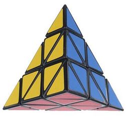 Кубчето на рубик в дизайн на пирамида