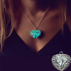 Svítící náhrdelník s přívěskem v podobě srdce