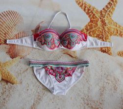 Dámské bikiny ve veselých barvách - 21 variant