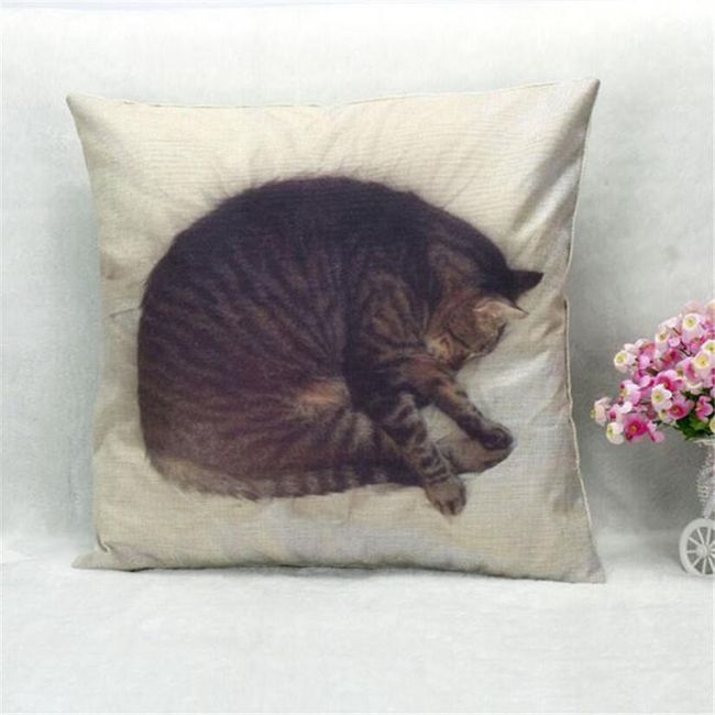 Poszewka na poduszkę ze śpiącym kotkiem 1