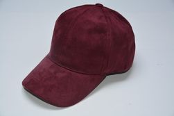 Modna czapka z daszkiem - zamszowa