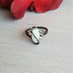 Prsten s duhovým oválným kamínkem