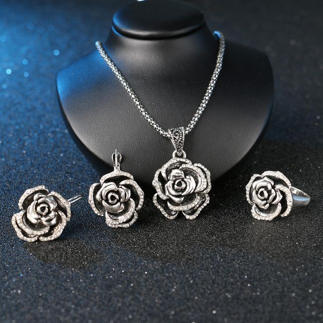 Komplet biżuterii w kkształcie róż 1