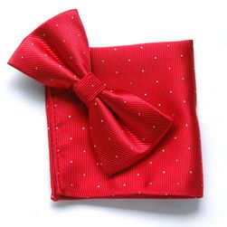 Piros csokornyakkendő zsebkendővel