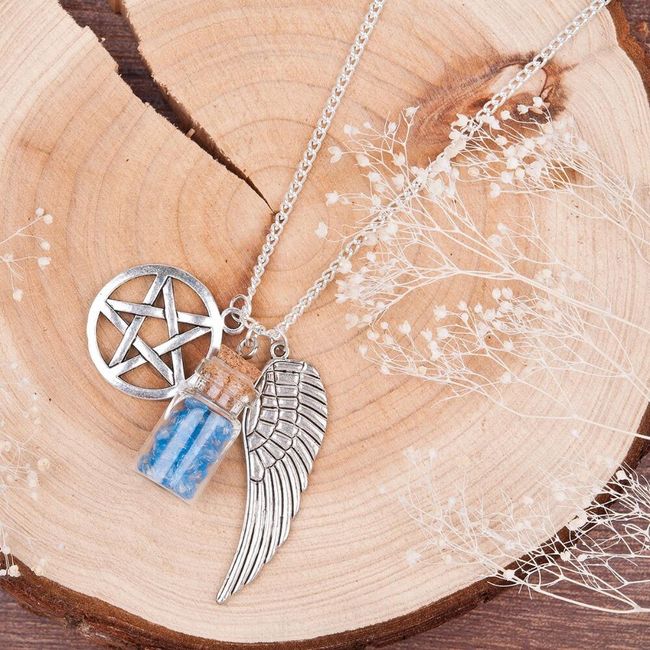 Řetízek s přívěskem s magickým motivem 1