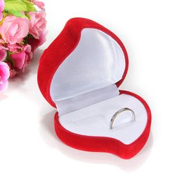 Pudełeczko na pierścionki w kształcie czerwonego serca