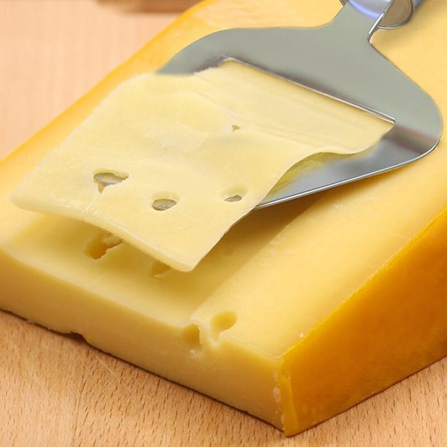 Kráječ na sýr ve stříbrné barvě 1