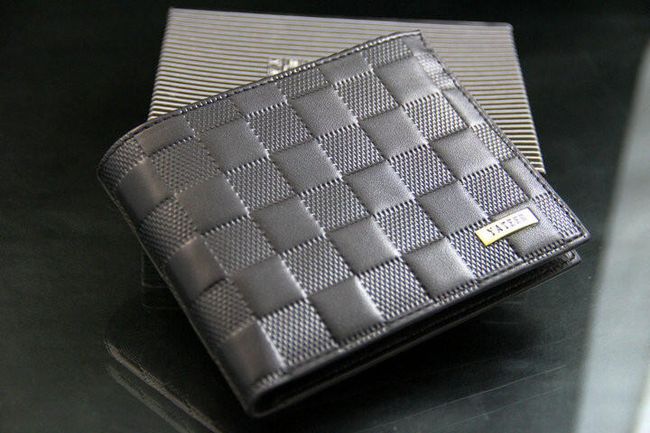 Мъжки портфейл с мотив на квадрати 1