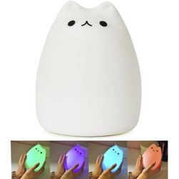 Lampa w postaci kota zmieniająca kolory