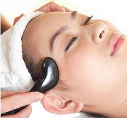 Prirodni kamen za masažu lica