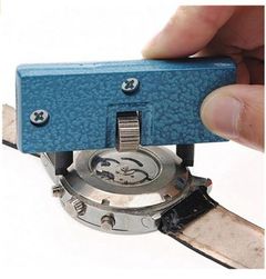 Instrument ajutator pentru desfacerea ceasurilor