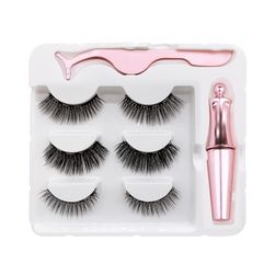 Magnetic eyelashes and a pair of tweezers CEA9