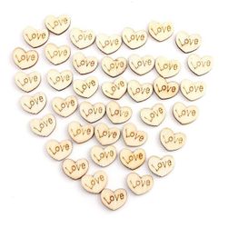 50 kusů mini dřevěných srdíček s nápisem Love
