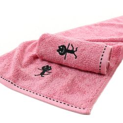 Ręcznik z czarnym kotem