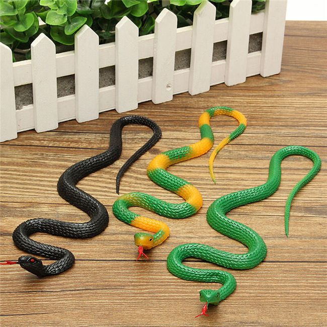 3 kusy umělých hadů - hračka 1