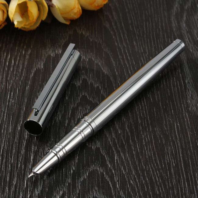 Elegantní plnicí pero ve stříbrné barvě 1