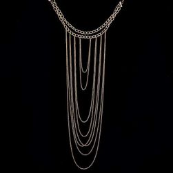 Ženska ogrlica od lančića u elegantnom dizajnu