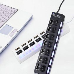 USB HUB so siedmimi porty - dve farby