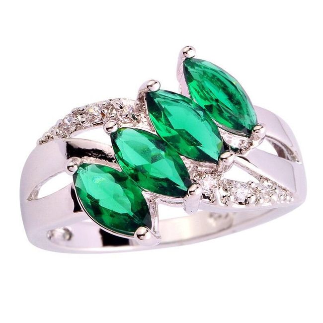 Prsten se zeleným kamenem 1