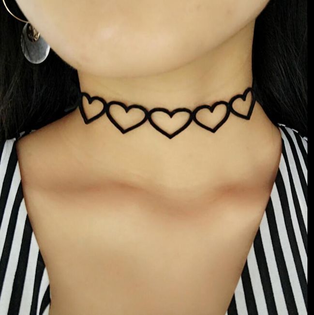Srdcový choker v černé barvě 1
