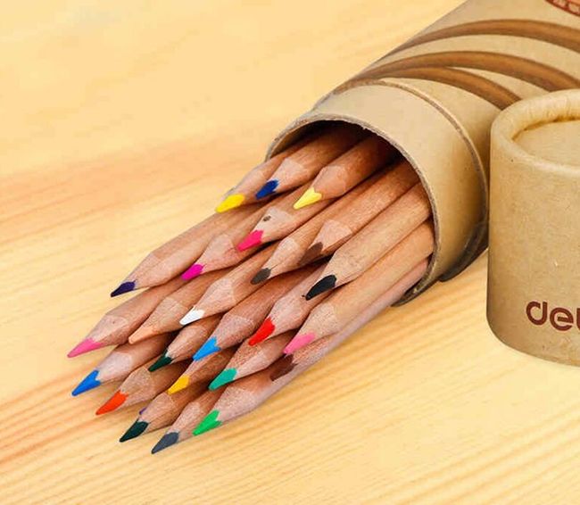 Set de creioane colorate într-un tub 1