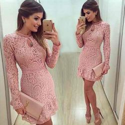 Růžové šaty s krajkou
