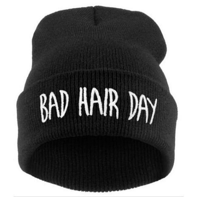 Зимна шапка със забавен надпис 'Bad Hair Day' - черна ZO_ST00134 1