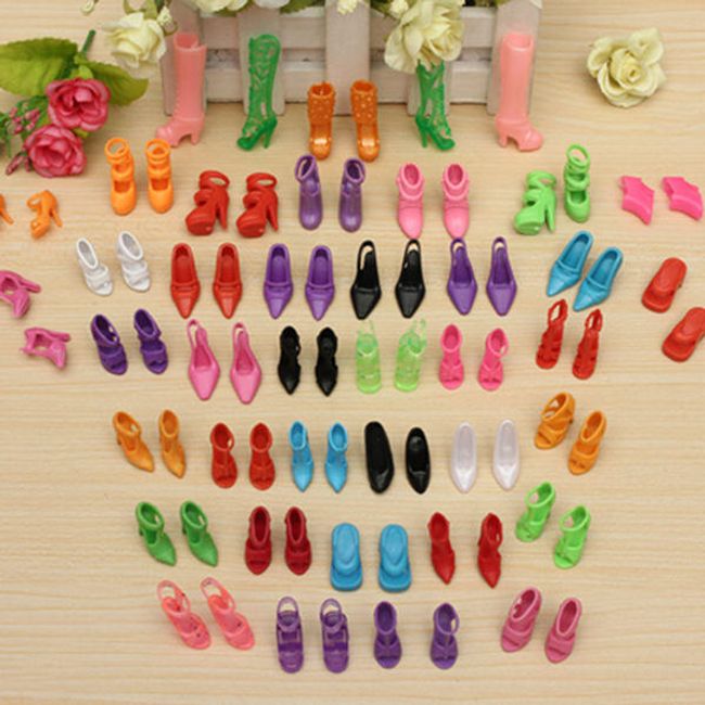 Moderní boty na podpatku určené pro panenky - 40 párů 1
