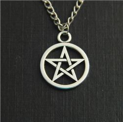 Náhrdelník s pentagramem