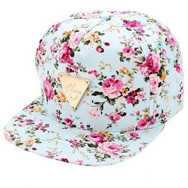 Дамска шапка с флорален десен - различни цветове 1