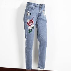 Jeansy z kwiatowym haftem