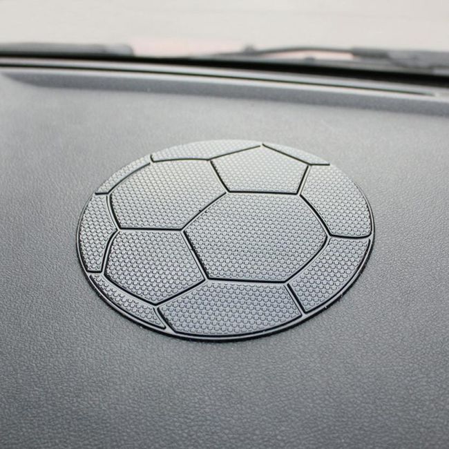 Nanopodložka do auta v podobě fotbalového míče 1