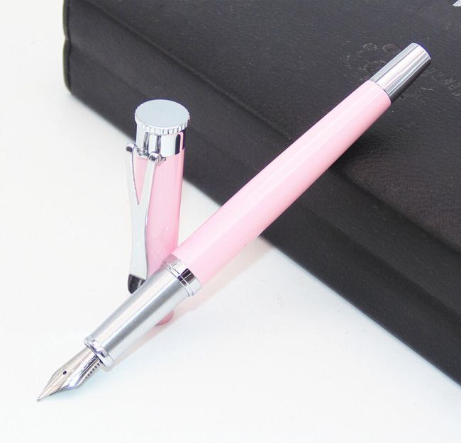Plnící pero v růžové barvě 1