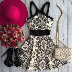 Sukienka w kwiaty na czarnych ramiączkach - 5 rozmiarów