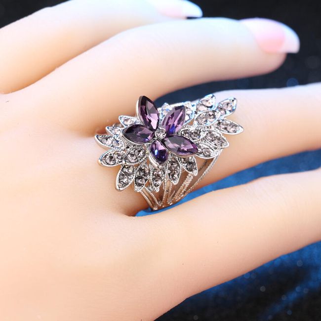 Prsten s fialovým květem 1