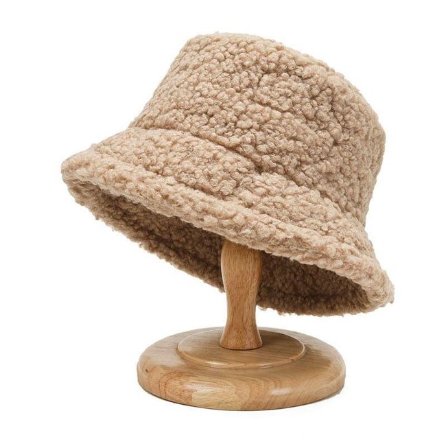 Дамска зимна шапка BC33 1