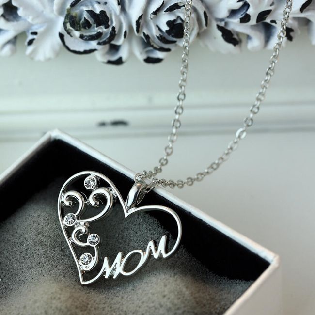 Ogrlica sa natpisom MOM u srebrnoj boji 1